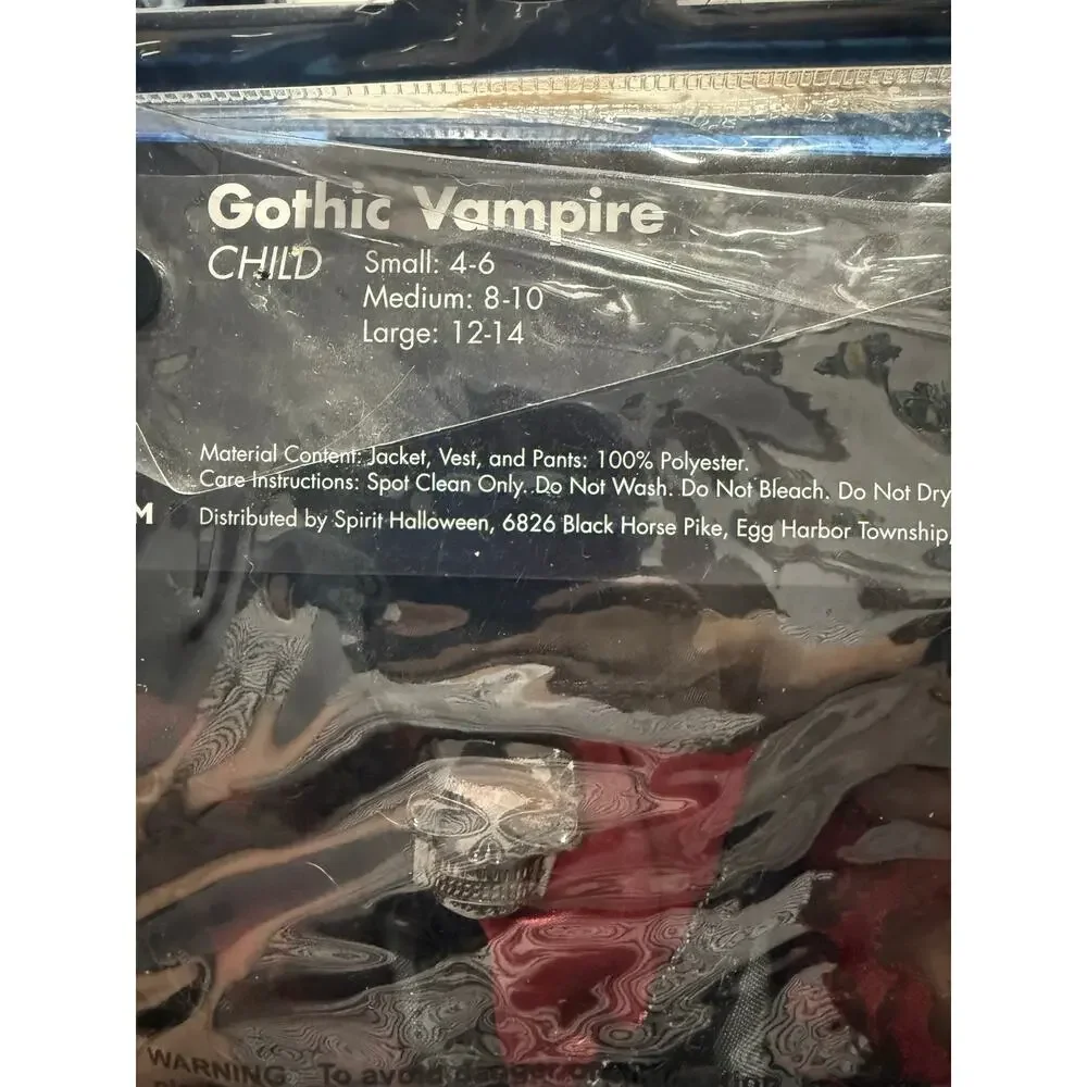 New Spirit Halloween Gothic Vampire Costume Boys Size Small 4-6 Black Red - Picture 3 of 6